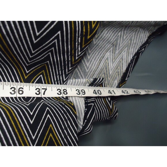 LuLaRoe Simply Comfortable W/Chest Pocket Black/Gold/White Zig Zag Size Small - Picture 8 of 9